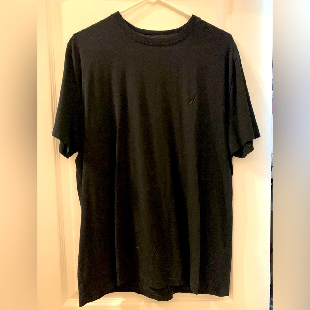 Men’s Nautica t shirt. Great condition.